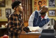 Superior Donuts – Franco (Jermaine Fowler, l.); Sweatpants (Rell Battle, r.)