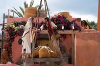 Aladdin – Prinzessin Jasmin (Naomi Scott, l.); Aladdin (Mena Massoud, r.)