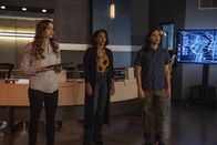 The Flash – (v.l.n.r.) Caitlin Snow (Danielle Panabaker); Iris West-Allen (Candice Patton); Cisco Ramon (Carlos Valdes)