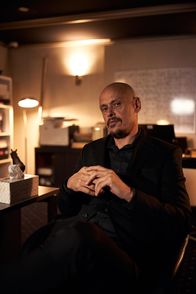 Mr. Inbetween – Ray Shoesmith (Scott Ryan)