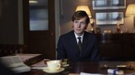 Der junge Inspektor Morse – Nach viermonatiger Abwesenheit kehrt Endeavour Morse (Shaun Evans) wieder in den Dienst zurück.