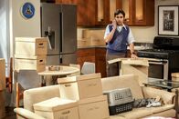 The Big Bang Theory – Auf Grund seiner kritischen finanziellen Lage, muss sich Raj (Kunal Nayyar) eine neue Bleibe suchen. Aber welcher seiner Freunde würde mit ihm zusammen leben wollen?; Auf Grund seiner kritischen finanziellen Lage, muss sich Raj (Kunal Nayyar) eine neue Bleibe suchen. Aber welcher seiner Freunde würde mit ihm zusammen leben wollen?