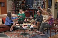 The Big Bang Theory – v.r.) ihr irgendwie dabei zur Seite stehen?