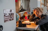 SOKO Stuttgart – Nachdem der Hagelflieger-Pilot Hannes Rieger getötet aufgefunden wurde, gerät auch dessen Schwester Anja Rieger (Theresa Scholze) unter dringenden Tatverdacht. Die beiden haben gemeinsam die Stuttgarter Hagelabwehr geleitet und dabei kam es offenbar immer wieder zu Unstimmigkeiten. Ist ein Streit zwischen den Geschwistern eskaliert?