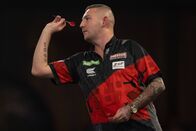 Darts: Premier League – Ricky Evans (ENG) in seinem R2-Match gegen Nathan Aspinall (ENG) während der PDC World Darts Championship 2024 im Alexandra Palace, London, Vereinigtes Königreich am 23. Dezember 2023.
