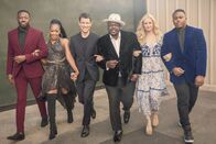 The Neighborhood – (1. Staffel) - (v.l.n.r.) Malcolm Butler (Sheaun McKinney); Tina Butler (Tichina Arnold); Dave Johnson (Max Greenfield); Calvin Butler (Cedric the Entertainer); Gemma Johnson (Beth Behrs); Marty Butler (Marcel Spears)