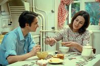 Geraubte Küsse – Beim Frühstück erklärt Christine (Claude Jade) Antoine (Jean-Pierre Léaud), wie man einen Zwieback bestreicht, ohne ihn zu zerbrechen.