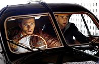 Overdrive – Andrew (Scott Eastwood, l.) und Garett Forster (Freddie Thorp) werden verfolgt...