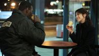 Heute bin ich Samba – Samba (Omar Sy) und Alice (Charlotte Gainsbourg), seine Betreuerin bei der Flüchtlingshilfe, kommen sich näher.