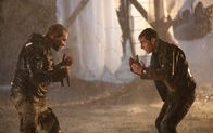 Jack Reacher – Zwischen dem skrupellosen Killer Charlie (Jai Courtney, l.), Zecs rechter Hand, und Reacher (Tom Cruise, r.) beginnt ein Kampf auf Leben und Tod ...