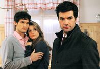 Sturm der Liebe – ARD STURM DER LIEBE FOLGE 1491 Uhr im ERSTEN. Theresa (Ines Lutz, M.) versucht Konstantin (Moritz Tittel, r.) klar zu machen, dass ihre Entscheidung für Moritz (Daniel Fünffrock, l.) endgültig ist.
