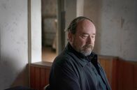 Hafen ohne Gnade – Pierre Leprieur (Olivier Gourmet) in seinem Elternhaus