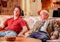Young Sheldon – L-R: Georgie Cooper (Montana Jordan), Dr. John Sturgis (Wallace Shawn).