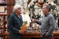 Last Man Standing – Joe (Jay Leno, l.); Mike Baxter (Tim Allen, r.)