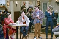 The Big Bang Theory – (v.li.) Mayim Bialik (Amy), Jim Parsons (Sheldon Cooper), Johnny Galecki (Leonard Hofstadter), Kaley Cuoco (Penny).