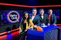 SRF Retro Quiz – L-R: Fabienne Louves, Moderator Sven Epiney, Stephan Klapproth und Beat Schlatter