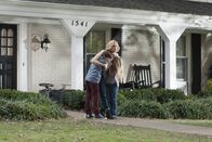 Those Who Kill – Um eine Familie vor einem Mörder zu schützen, schlüpft Catherine (Chloe Sevigny, M.) in die Rolle der Mutter. Und gerät auch prompt ins Visier des Mörders ...