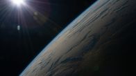 Spacetime – Die dunklen Außenbereiche unseres Sonnensystems bergen noch viele Geheimnisse. Ob sich hier noch ein weiterer Planet versteckt, ist daher nur eine der vielen Fragen, die Astronomen beschäftigt.