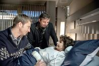 Der Bergdoktor – (v.li.) Heiko Ruprecht (Hans Gruber), Hans Sigl (Martin Gruber), Monika Baumgartner (Lisbeth Gruber).