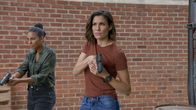 Navy CIS: L.A. – Special Agent Nicole Dechamps (Marsha Thomason, l.); Special Agent Kensi Blye (Daniela Ruah, r.)