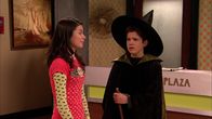 iCarly – L-R: Carly Shay (Miranda Cosgrove), Freddie Benson (Nathan Kress)