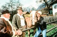 Der Bergdoktor – (v.li.): Dietmar Schönherr (Jack Harrison), Walther Reyer (Dr. Pankraz Obermayr), Joy Jung (Wynona).