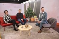 Der geschenkte Tag – Moderator Sven Kroll (r) mit Sandra Göke und Christopher (M).