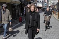 Move! – Tänzerin Sylvia Camarda trifft in „Move!“ auf Tänzerinnen und Tänzer, die etwas bewegen.