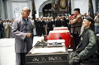 Fearless – Zu Beginn des 20. Jahrhunderts ist der ehrgeizige Huo Yuanjia (Jet Li, l.) besessen von dem Gedanken, der beste Kämpfer in Tianjin zu werden. Mit großem Erfolg: Durch seinen kompromisslosen Kampfstil wird er bereits zu Lebzeiten eine Legende. Doch um welchen Preis?