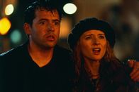 Godzilla – L-R: Dr. Niko Tatopoulos (Matthew Broderick) und Audrey Timmonds (Maria Pitillo)