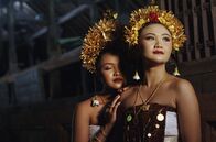 Rituale des Lebens – Junge Frauen aus dem Dorf Tenganan, Bali, Indonesien