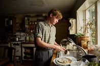 Am Strand – Edward Mayhew (Billy Howle)