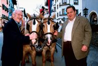 Der Bulle von Tölz – (v.li.) Karl Merkatz (Rudolf Matuschek), Ottfried Fischer (Benno Bergammer).