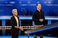 Gefragt - Gejagt – Moderator Alexander Bommes (r.) mit der Kandidatin Denise Henseler (l.).