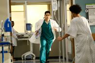 Atlanta Medical – Kann Devon (Manish Dayal) das Leben eines herzkranken Patienten retten?; Kann Devon (Manish Dayal) das Leben eines herzkranken Patienten retten?