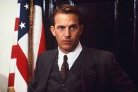 Die Unbestechlichen – Eliot Ness (Kevin Costner), ein junger, naiver Spezialagent des Finanzministeriums, ist fest entschlossen, dem Gangsterboss Al Capone das verbrecherische Handwerk zu legen ...