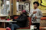 Superior Donuts – John (Keith David, l.); Franco (Jermaine Fowler, r.)