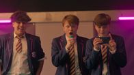 High Hoops – Clanger, Conor und Ben kommentieren den Schulalltag.
