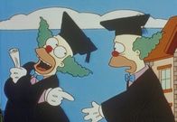 Die Simpsons – Krusty hat ein Clown-College eröffnet. Zu seiner Überraschung schreitet auch Homer zur Ausbildung und macht seine Sache überraschend gut.