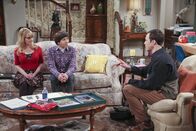 The Big Bang Theory – L-R: Bernadette Rostenkowski-Wolowitz (Melissa Rauch), Howard Wolowitz (Simon Helberg), Sheldon Cooper (Jim Parsons).