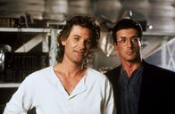 Tango & Cash – Eines Tages laufen die beiden draufgängerischen Cops Lt. Raymond Tango (Sylvester Stallone, r.) und Lt. Gabriel Cash (Kurt Russell, l.) geradewegs in eine Falle, die sie nicht nur den Job kostet, sondern auch hinter Gitter bringt ...