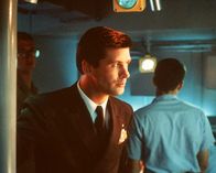 Jagd auf Roter Oktober – Dr. Jack Ryan (Alec Baldwin), l.) hat keinen leichten Stand. Er muss den Sicherheitsberater des Präsidenten und den CIA-Generalstab davon überzeugen, dass die Möglichkeit besteht, dass der sowjetische Kapitän Ramius nicht die USA angreifen, sondern überlaufen will.