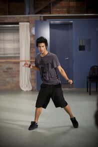 Dance Academy – Christians (Jordan Rodrigues) Gerichtstermin rückt immer näher. Es wird sich entscheiden, ob er eine Haftstrafe absitzen muss, oder ob er eine Bewährungsstrafe bekommt.