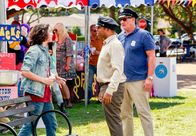Modern Family – v.li.: Alec VanOwen (Tough Boy), Jordan Peele (Derrick), Ed O'Neill (Jay Pritchett).