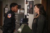 Emergence – Chris Minetto (Robert Bailey Jr.) und Jo Evans (Allison Tolman)