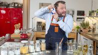 BesserEsser - Food Stories – Sebastian Lege baut den Klassiker des Foodgiganten nach und zeigt, welche Tricks der Hersteller von Miracel Whip anwendet.
