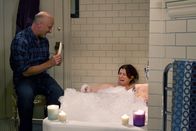 How I Met Your Mother – Nach und nach stellt Lily (Alyson Hannigan, r.) fest, dass Marshall sie an ihren Vater (Chris Elliott, l.) erinnert ...