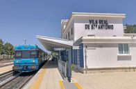 Mit dem Zug ... – Am Bahnhof von Vila Real de Santo António in der südöstlichsten Ecke Portugals: Hier beginnt die Zugreise durch die Algarve.