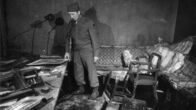 Hitlers letzte Tage. Das Ende im Bunker – Nach Kriegsende besichtigen amerikanische Soldaten im Zentrum Berlins den Bunker der ehemaligen Reichskanzlei. Hier, unter meterdickem Stahlbeton, verbrachten Adolf Hitler und sein Gefolge ihre letzten Tage.