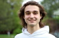 Generation 9/11 – Nick ist einer der sieben porträtierten Jugendlichen, die ohne Vater aufgewachsen sind. Sein Vater war bei den Terroranschlägen ums Leben gekommen, bevor er 2001 zur Welt kam.
